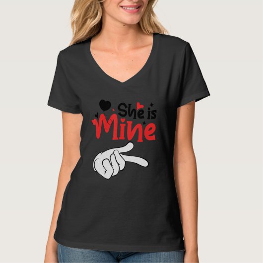 T-shirt Men She is Mine Matching Couples Valentine Day Cos (Devant)