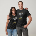 T-shirt Menorah Mens Tee White Gold<br><div class="desc">Ce design a des lettres en hébreu Paleo écrites dans le mot Menorah; Mem, Nun, Resh, et Hey. En bref, leur signification est... Mem - Chaos Mighty Blood. Nun - Continuez Son Fils. Resh - Premier Début En Haut. Hey - Regarde Reveal Respiration. Le mot est H4501 dans la Concordance...</div>