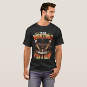 T-shirt Mens Bowhunter Never Underestimate An Old Man (Devant entier)