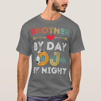 T-shirt Mens Brother By Day DJ By Night Retro Vintage Deej