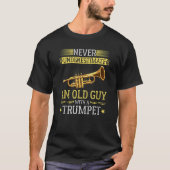 T-shirt Mens Never Underestimate an Old Guy with a Trumpet (Devant)