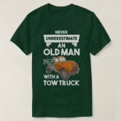 T-shirt Mens Never Underestimate an Old Man with a Tow Tru (Design devant)
