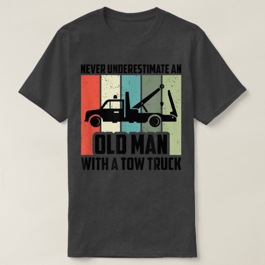 T-shirt Mens Never Underestimate An Old Man With A Tow Tru (Design devant)