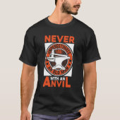 T-shirt Mens Never Underestimate An Old Man With An Anvil (Devant)