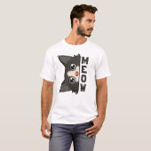 T-shirt Meow Funny Tuxedo Cat is watching Pun  (Devant entier)