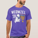 T-shirt Meowzel Tov Drôle Chat Chanukah Hanoukka Hol Juif<br><div class="desc">Meowzel Tov Drôle Chat Chanukah Hanoukka Cadeaux de Fêtes juives .Cat Arbre de Noël Drôle Meowy Catmas Design. Cette carte graphique de Noël avec des sucres de canne, des cadeaux, un chapeau de Père Noël, et une écharpe pour la saison des fêtes d'hiver est destinée aux hommes gais ou joyeux,...</div>