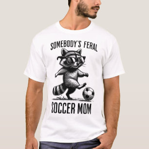 T-shirt Mère de famille footballeuse sauvage Raton laveur