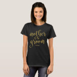 T-shirt Mère de Groom Gold Parties scintillant Fête des ma<br><div class="desc">Une élégante conception de pointe, avec le texte "mère du marié" dans une police de script extravertie, la texture de la parties scintillant ajoute une touche festive et glamour. Vous pouvez choisir entre plusieurs couleurs arrière - plans selon vos besoins et préférences, s'il vous plaît contactez-moi si vous avez une...</div>