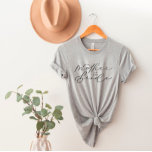 T-shirt Mère de la mariée mignonne Script maillot de la fê<br><div class="desc">Nous ajoutons toujours de nouveaux designs chaque jour !</div>