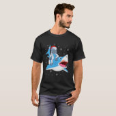 T-shirt Merry Sharkmas Funny Santa Hat Yeti Riding Requin (Devant entier)