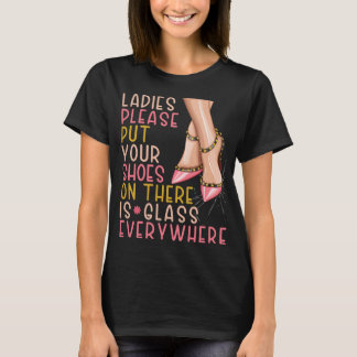 T-shirt Mesdames, mettez vos chaussures là-bas la veille e