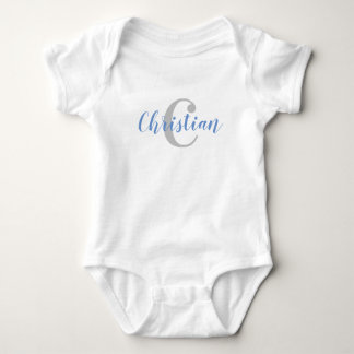 T-shirt met blauwe naam en grijze beginletter voor