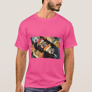 T-shirt met Gebakken Vlees Spies Kunst