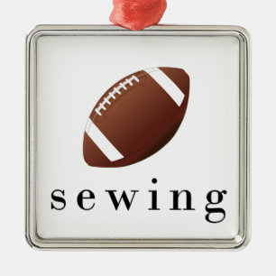 T-shirt met grap over naaien en voetbal metalen ornament