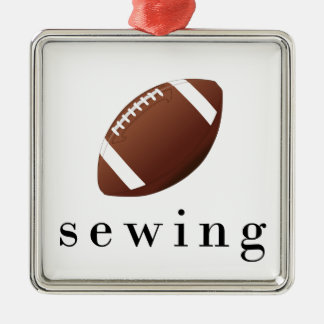 T-shirt met grap over naaien en voetbal metalen ornament