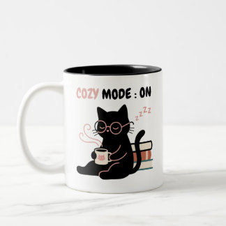T-Shirt met knusse modus aan, cute zwarte kat, kof Tweekleurige Koffiemok