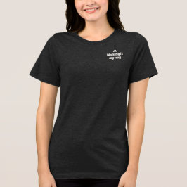 T-shirt met tekst 'Walking It My Way Quiet Confide