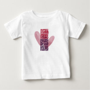 T-shirt met witte halve mouwen en roze hartontwerp