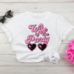 T-shirt Mignonne Épouse Rétro De La Fête Bachelorette<br><div class="desc">T-shirt de la fête de la bachelorette drôle et mignon pour la mariée avec "Femme de la fête" dans un script rétro rose chaud des années 70 et lunettes de soleil en forme de coeur. Un t-shirt "Life of the Party" assorti est disponible pour l'équipe de bachelorette.</div>