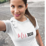 T-shirt Mme BOB Shirt<br><div class="desc">Funny Shirt dit Mme BOB. Customisez-le en changeant le nom à ce que vous voulez. Vous pouvez également modifier la couleur et le style de la police. Ça fait un grand cadeau !</div>
