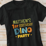 T-shirt Modern Cute Dino Dinosaur Fête d'anniversaire pour<br><div class="desc">Composé de la typographie manuscrite sans serif amusante; dinosaures T-REX mignons en arrière-plan C'est conçu par Select Party Supplies,  exclusif pour Zazzle. Disponible ici : http://www.zazzle.com/store/selectpartysupplies</div>
