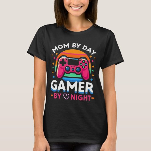 T-shirt Mom By Day, Gamer By Night: Retro Sunset Pink (Devant)