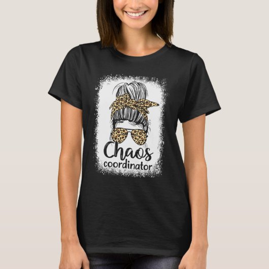 T-shirt Mom Teacher Chaos Coordinator Leopard Messy Bun Bl (Devant)