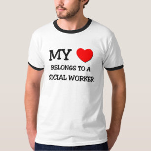 T-shirt Mon coeur appartient à un ASSISTANT SOCIAL