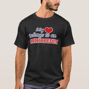 T-shirt Mon coeur appartient à un orthopédiste