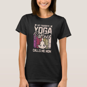 T-shirt Mon partenaire de yoga préféré m'appelle maman