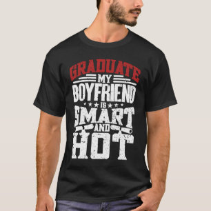 T-shirt Mon Petit Ami Est Intelligent Et Chaud Diplômé