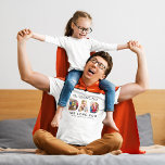T-shirt Mondes meilleur papa personnalisé photo de famille<br><div class="desc">Créez un cadeau élégant et mémorable pour "The World's Best" Papa cette Fête des pères ou n'importe quel jour! Ce t-shirt personnalisé présente un collage de trois photos de famille préférées des enfants conçus comme un design moderne et audacieux de typographie sans serif. Personnalisez le texte personnalisé avec les noms...</div>