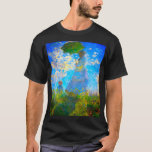 T-shirt Monet Woman avec un parasol<br><div class="desc">Un T-shirt pour homme avec la femme de Claude Monet,  Camille,  tenant un parasol,  et leur fils,  Jean,  se promenent dans un champ vert vif soufflé par le vent pendant une journée d’été. Un grand cadeau Monet pour les amateurs d'impressionnisme et d'art français.</div>