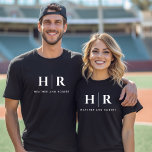 T-shirt Monogramme mariage Mariée Et Pièce Personnalisée<br><div class="desc">Entrez dans la félicité conjugale avec notre Mariage Monogram Personnalisé Mariée et Groom T-Shirt. Ce vêtement de bon goût témoigne de l'élégance minimaliste du mariage, avec une palette classique de couleurs noir et blanc qui rayonne de sophistication. Le monogramme mariage soigneusement conçu, incluant les initiales de mariée et de mariée,...</div>