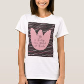 T-shirt Motif Tulipe rose simple avec arrière - plan foncé (Devant)