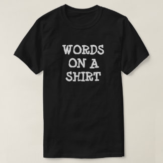 T-SHIRT MOTS SUR UNE CHEMISE