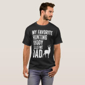 T-shirt My Favorite Hunting Buddy Calls Me Dad Deer Hunter (Devant entier)