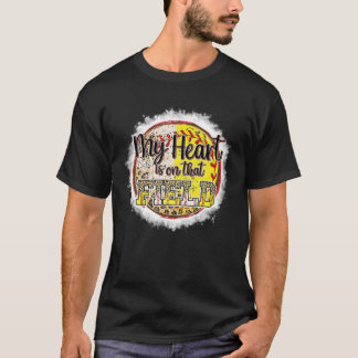 T-shirt My Heart Is On That Field Baseball Softball Mom Mo