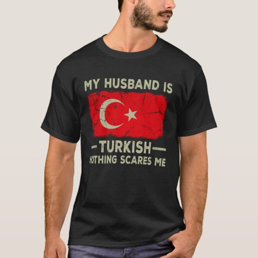 T-shirt My Husband is Turkish Nothing Scares Me Wife (Devant)