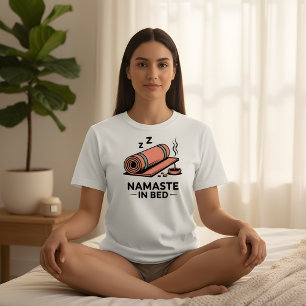T-shirt Namaste au lit – Conception drôle de yoga et de dé