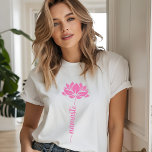 T-shirt Namaste Black Lotus Flower Script moderne<br><div class="desc">Namaste Black Lotus Flower Script moderne Sports Fitness Yoga Les T-Shirts femmes présentent une fleur de lotus noir avec le texte "namaste" dans le script de calligraphie à lettres modernes. Un cadeau parfait pour les amis et la famille pour l'anniversaire, Noël, Fête des Mères, les meilleurs amis, les amateurs de...</div>