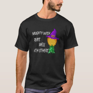 T-shirt Naughty Witch Joue Bien Avec D'Autres À L'Extéri