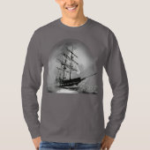 T-shirt Navire pirate naviguant hors de la lune de brouill (Devant)