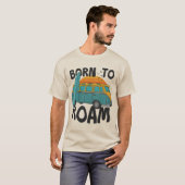T-shirt Né à Roam Retro Van & Surfboard Sunset Design (Devant entier)