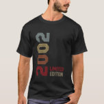 T-shirt Né En 2002 Funny Mens 22nd Birthday Party Annivers<br><div class="desc">Né En 2002 Funny Mens 22e Anniversaire Fête Anniversaires Garçons Retro</div>