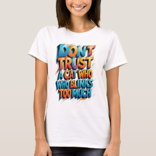 T-shirt Ne faites pas confiance à un chat qui cligne trop