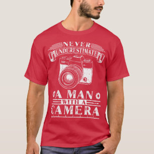 T-shirt Ne jamais sous-estimer un homme avec la photograph