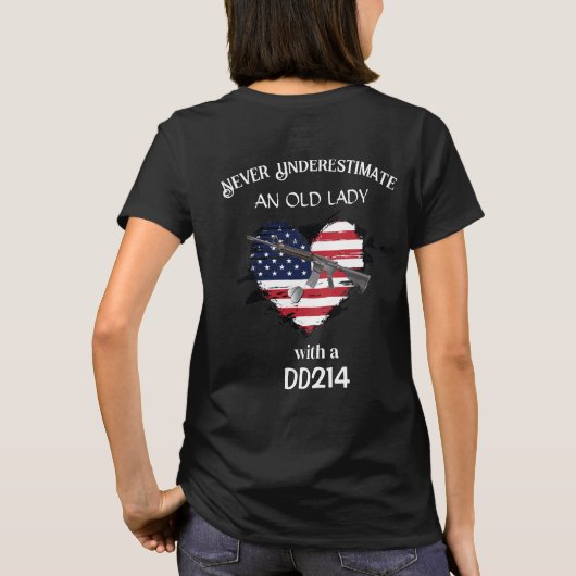 T-shirt Ne jamais sous-estimer une vieille dame avec un DD (Dos)