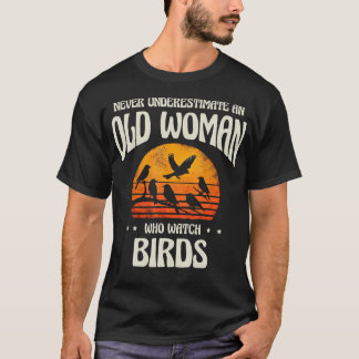 T-shirt Ne jamais sous-estimer une vieille femme qui obser