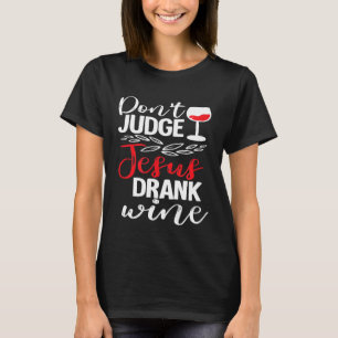 T-shirt Ne juge pas jésus boire du vin drôle